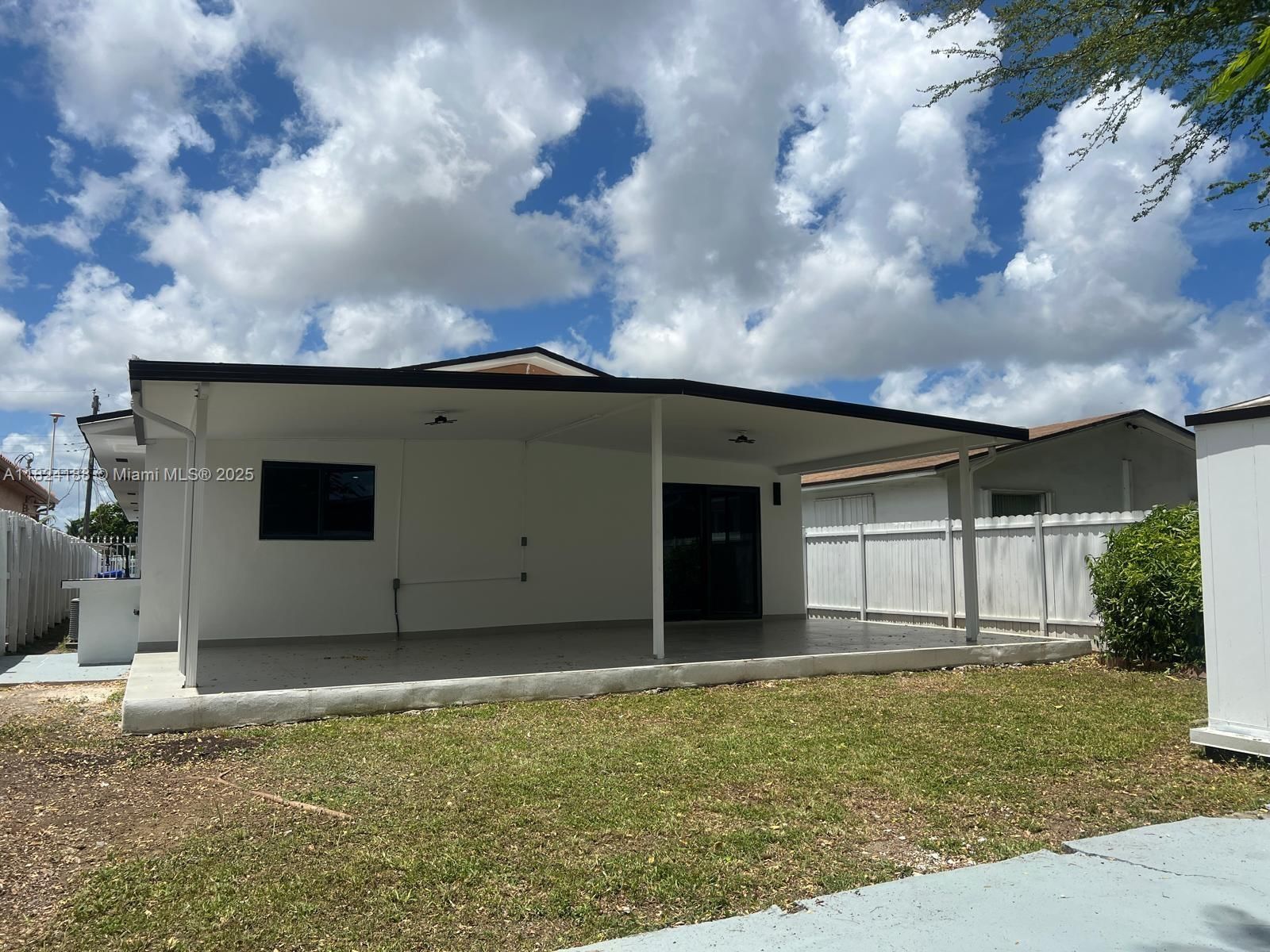 Real estate property located at 2368 / 2370 33rd St, Miami-dade, New Haven Sub, Miami, FL