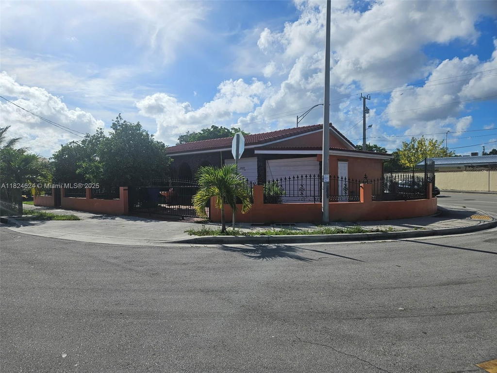 Real estate property located at 2327 1st St, Miami-dade, Boscoble, Miami, FL