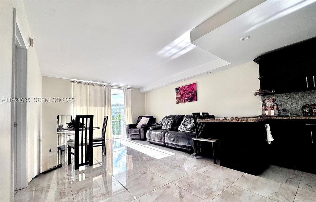 Real estate property located at 2930 Point East Dr E309, Miami-dade, Point East One Condo-bldg, Aventura, FL