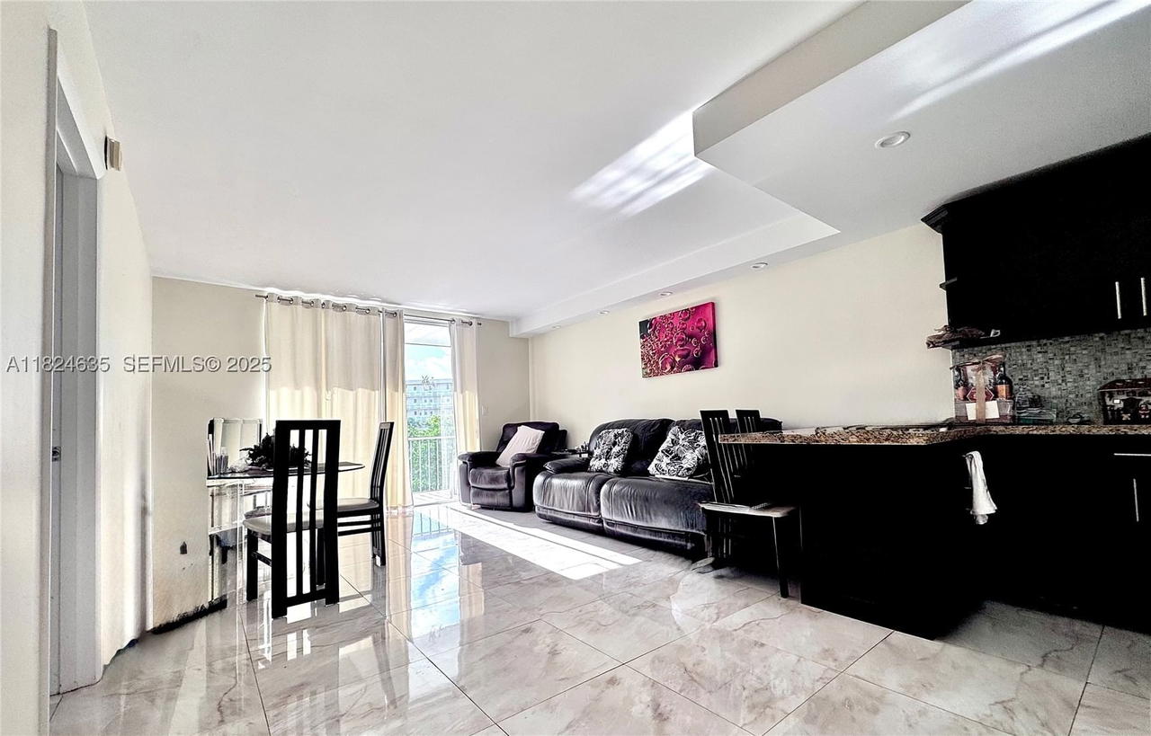 Real estate property located at 2930 Point East Dr E309, Miami-dade, Point East One Condo-bldg, Aventura, FL