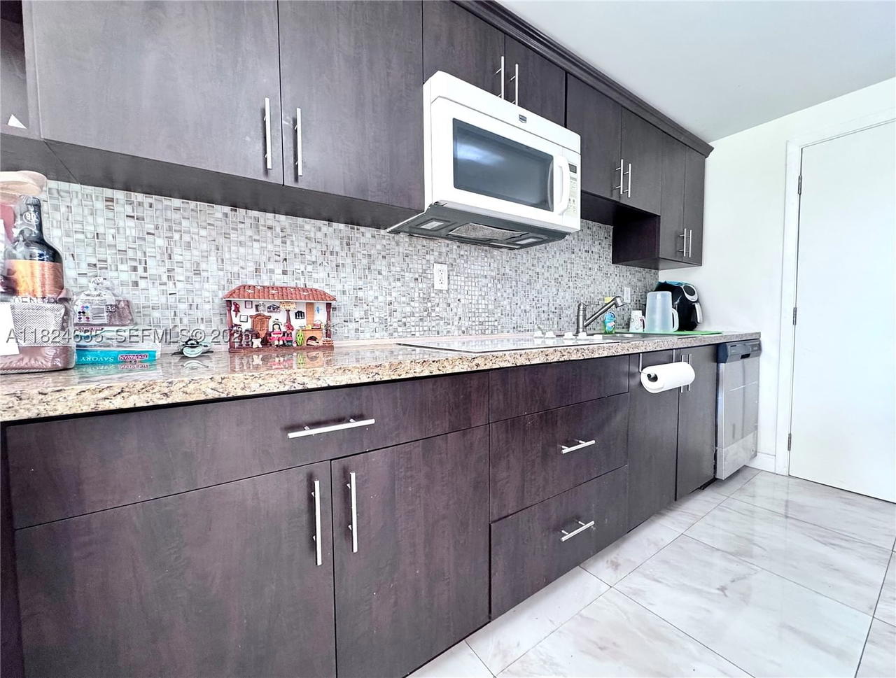 Real estate property located at 2930 Point East Dr E309, Miami-dade, Point East One Condo-bldg, Aventura, FL