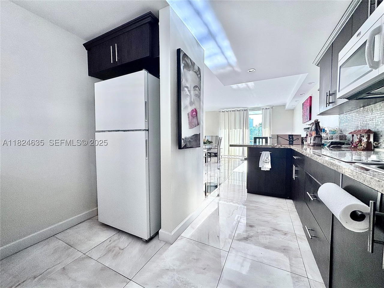 Real estate property located at 2930 Point East Dr E309, Miami-dade, Point East One Condo-bldg, Aventura, FL