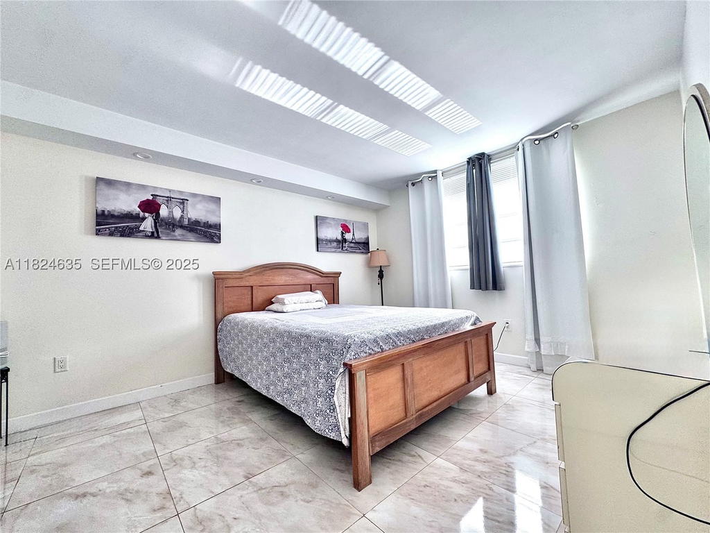 Real estate property located at 2930 Point East Dr E309, Miami-dade, Point East One Condo-bldg, Aventura, FL