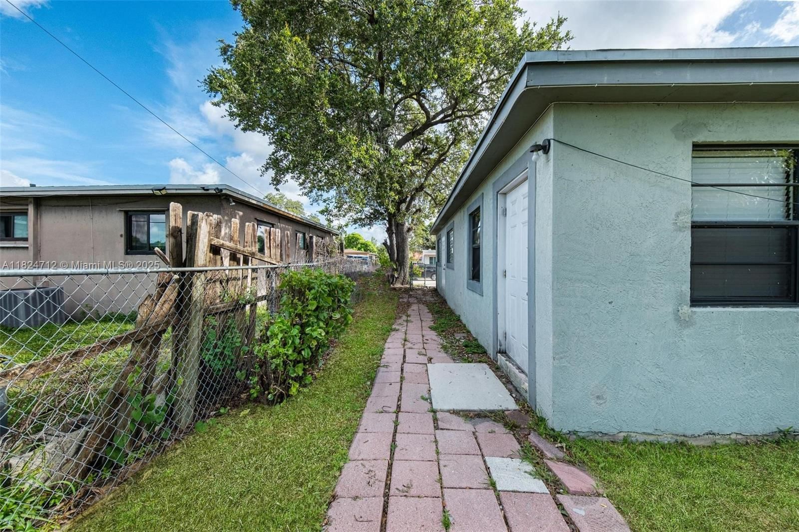 Real estate property located at 2410 170th Ter, Miami-dade, Westwood Manor Estates, Miami Gardens, FL
