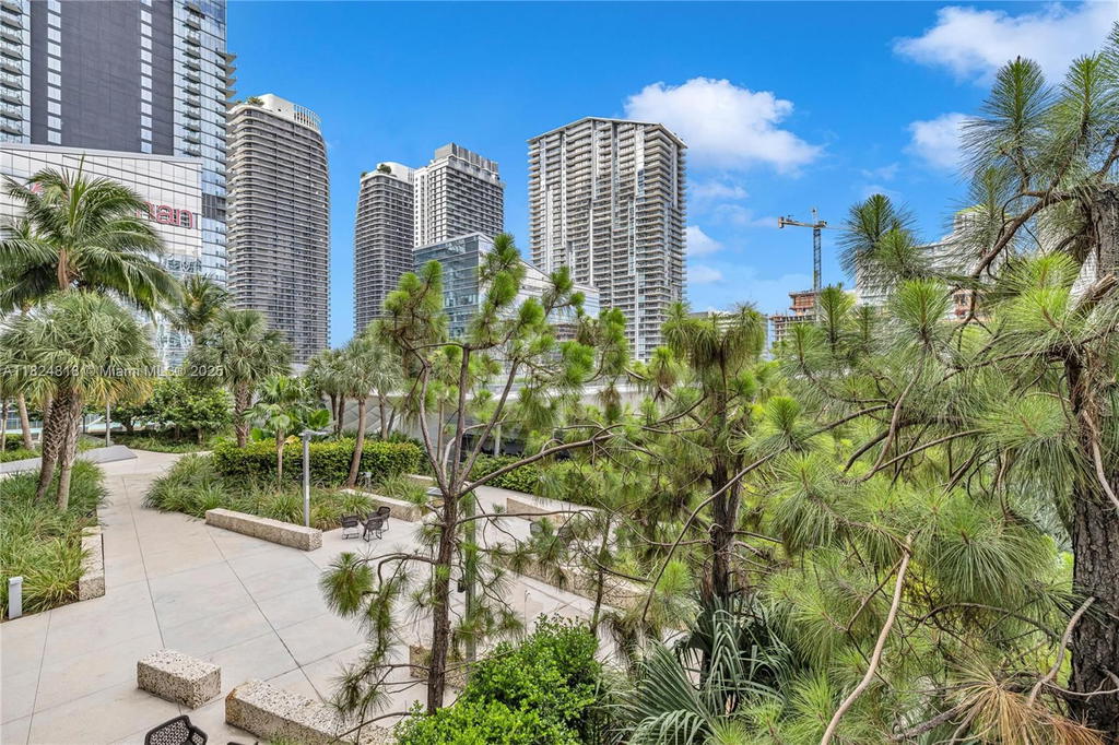 Real estate property located at 68 6th St #712, Miami-dade, Reach Condo, Miami, FL
