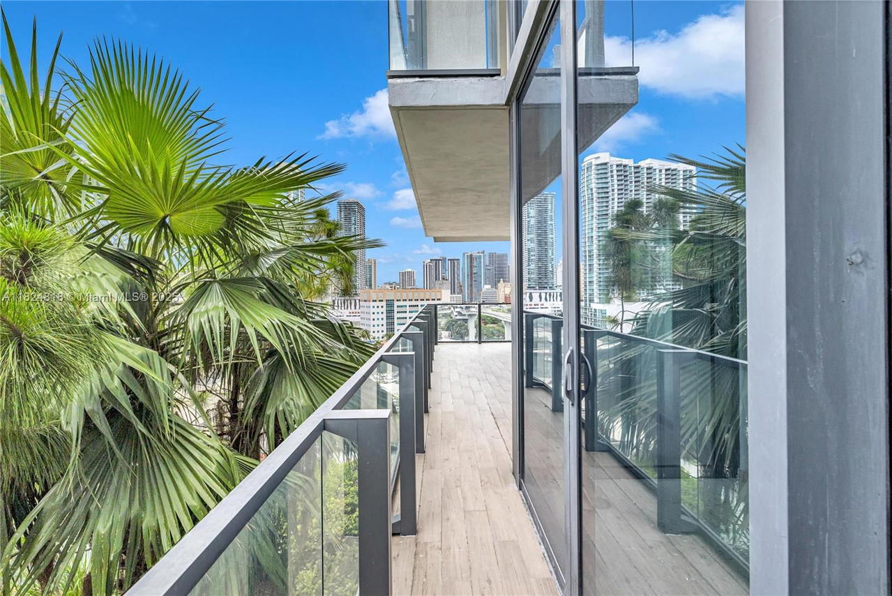 Real estate property located at 68 6th St #712, Miami-dade, Reach Condo, Miami, FL
