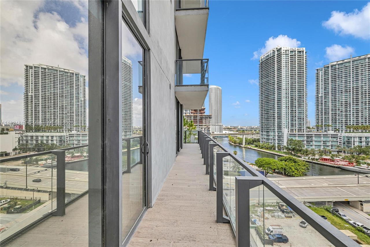 Real estate property located at 68 6th St #712, Miami-dade, Reach Condo, Miami, FL