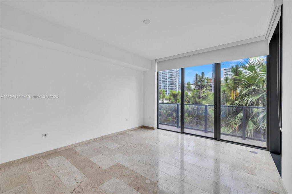 Real estate property located at 68 6th St #712, Miami-dade, Reach Condo, Miami, FL