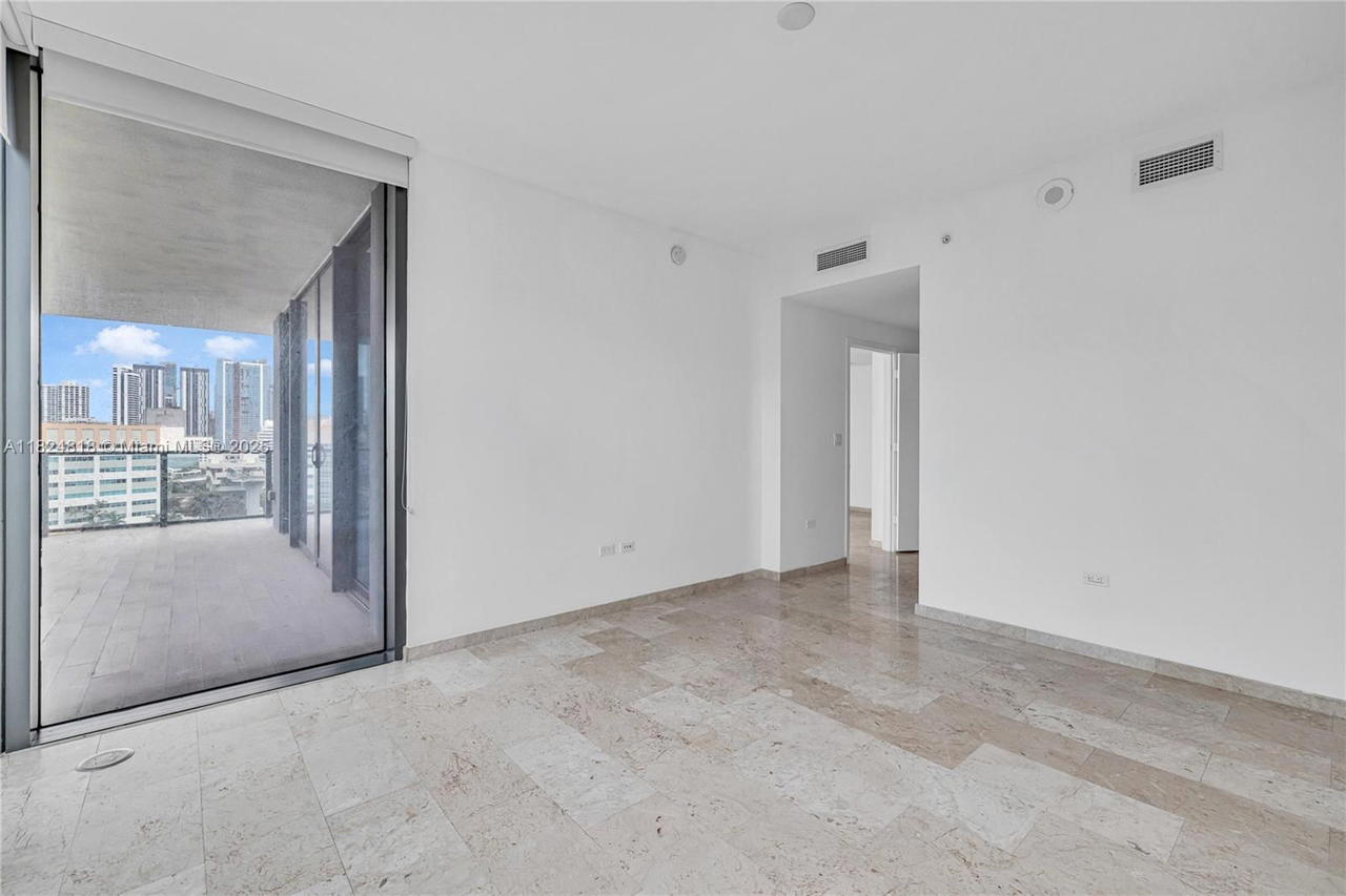 Real estate property located at 68 6th St #712, Miami-dade, Reach Condo, Miami, FL
