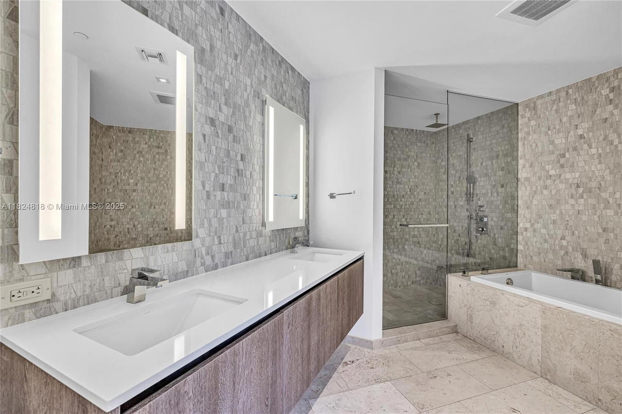 Real estate property located at 68 6th St #712, Miami-dade, Reach Condo, Miami, FL