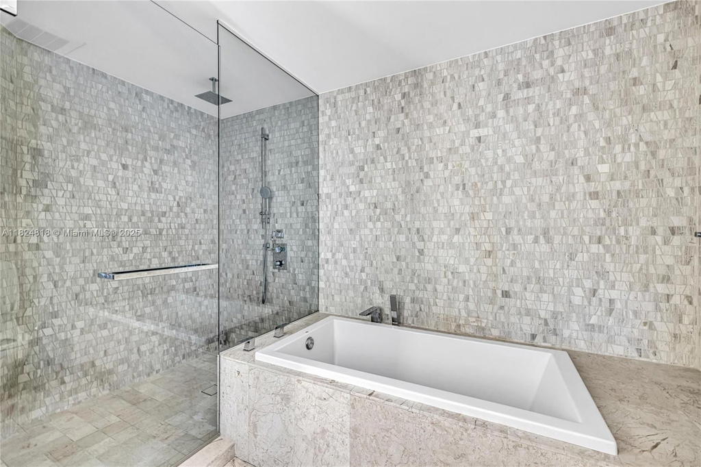 Real estate property located at 68 6th St #712, Miami-dade, Reach Condo, Miami, FL