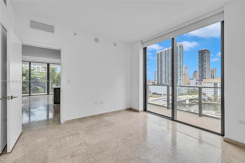 Real estate property located at 68 6th St #712, Miami-dade, Reach Condo, Miami, FL