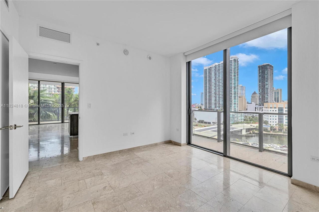 Real estate property located at 68 6th St #712, Miami-dade, Reach Condo, Miami, FL