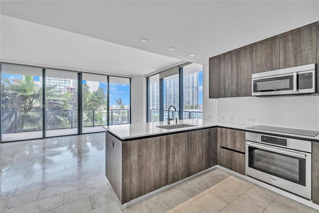 Real estate property located at 68 6th St #712, Miami-dade, Reach Condo, Miami, FL