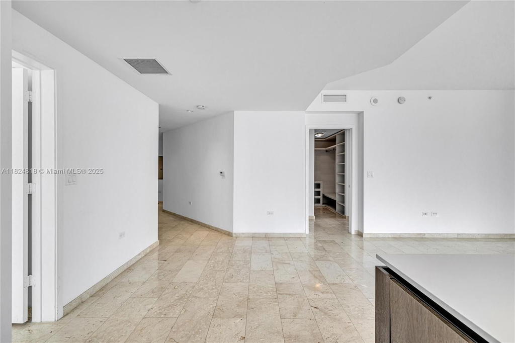Real estate property located at 68 6th St #712, Miami-dade, Reach Condo, Miami, FL