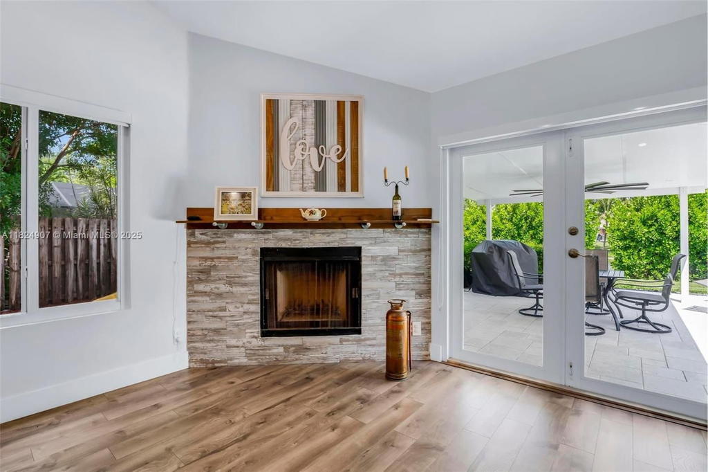 Real estate property located at 15904 Wind Cir, Broward, New River Estates Sec 2, Sunrise, FL