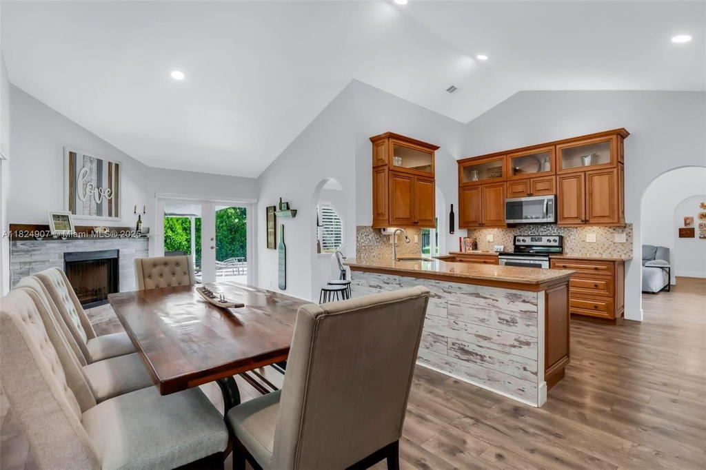 Real estate property located at 15904 Wind Cir, Broward, New River Estates Sec 2, Sunrise, FL