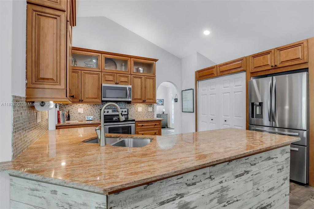 Real estate property located at 15904 Wind Cir, Broward, New River Estates Sec 2, Sunrise, FL