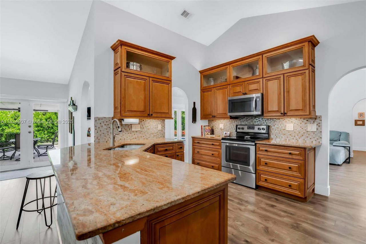 Real estate property located at 15904 Wind Cir, Broward, New River Estates Sec 2, Sunrise, FL