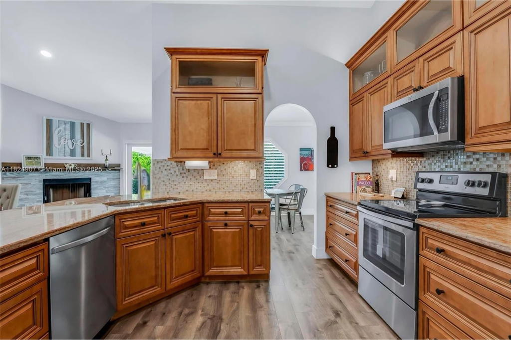 Real estate property located at 15904 Wind Cir, Broward, New River Estates Sec 2, Sunrise, FL