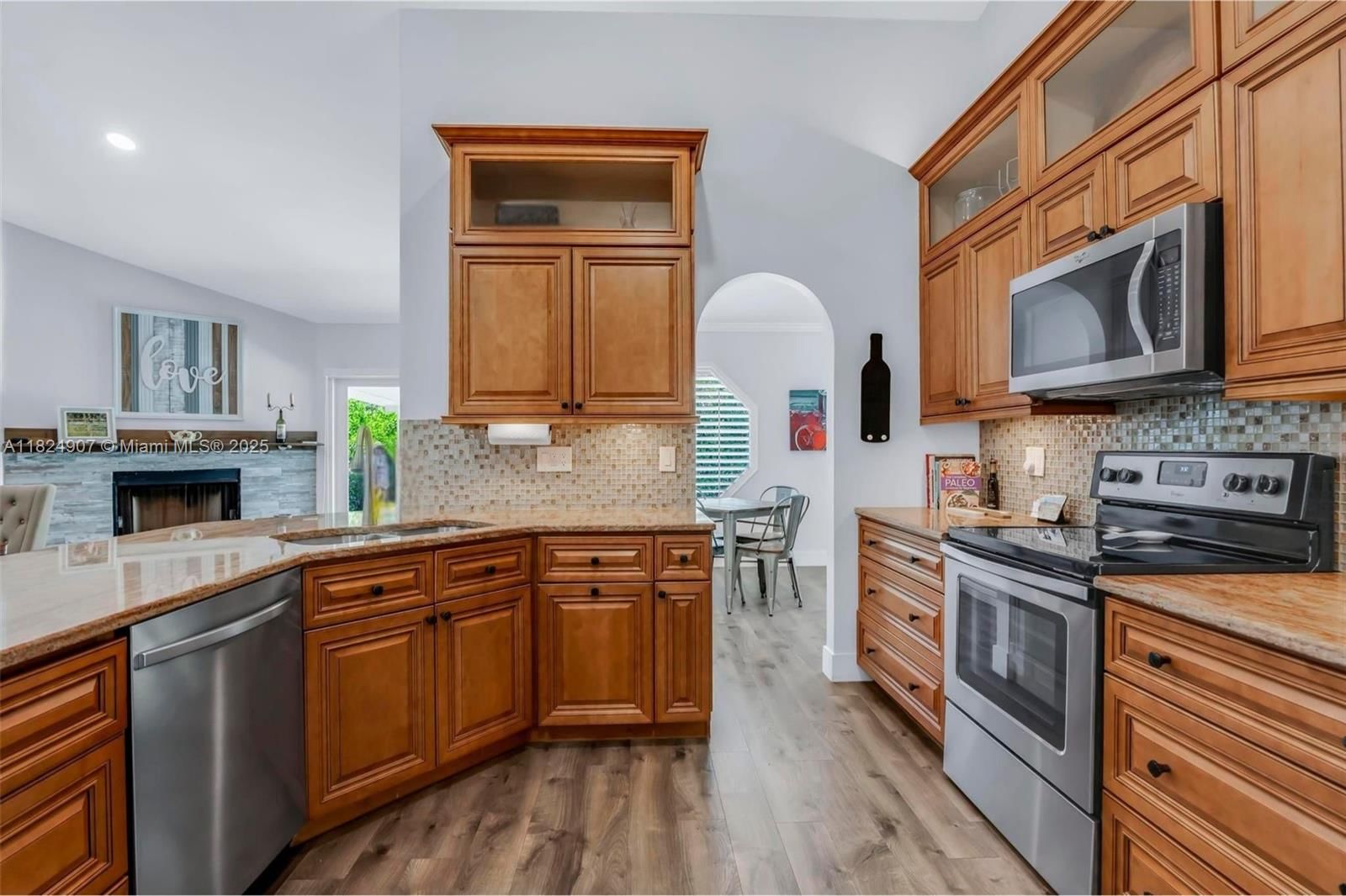 Real estate property located at 15904 Wind Cir, Broward, New River Estates Sec 2, Sunrise, FL