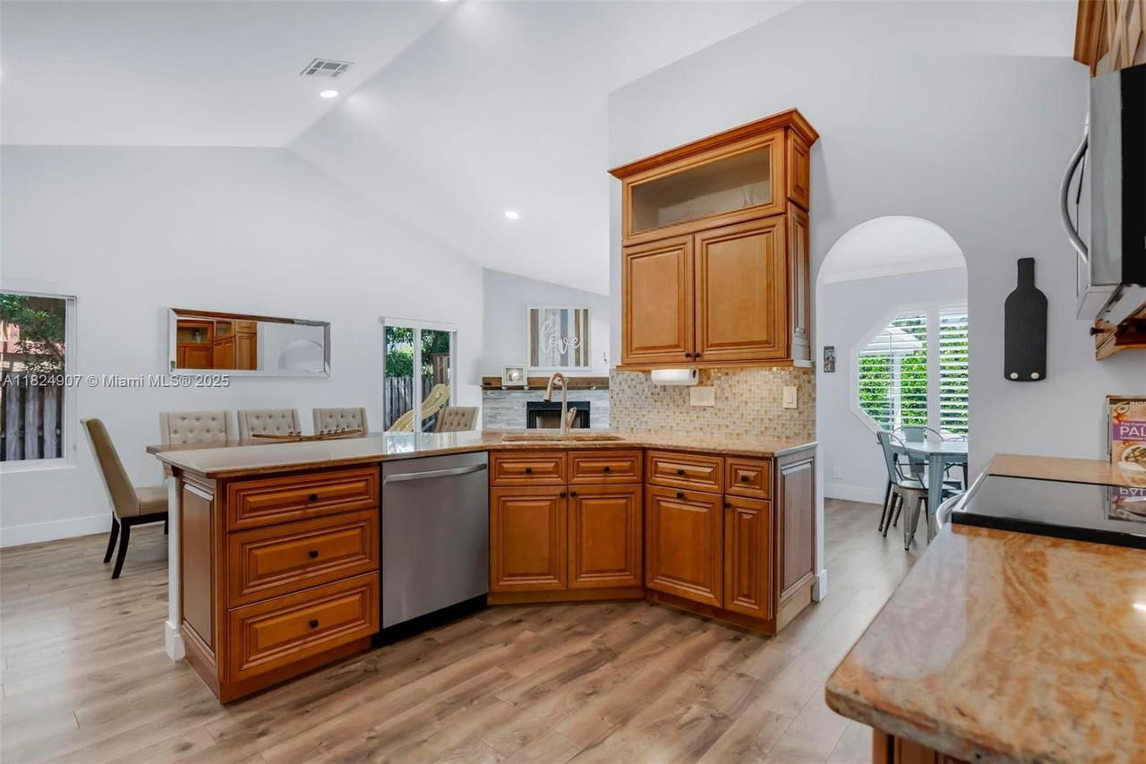 Real estate property located at 15904 Wind Cir, Broward, New River Estates Sec 2, Sunrise, FL