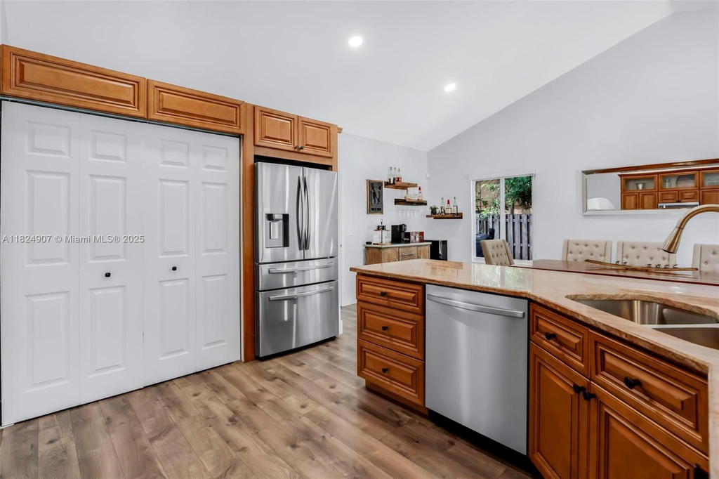 Real estate property located at 15904 Wind Cir, Broward, New River Estates Sec 2, Sunrise, FL