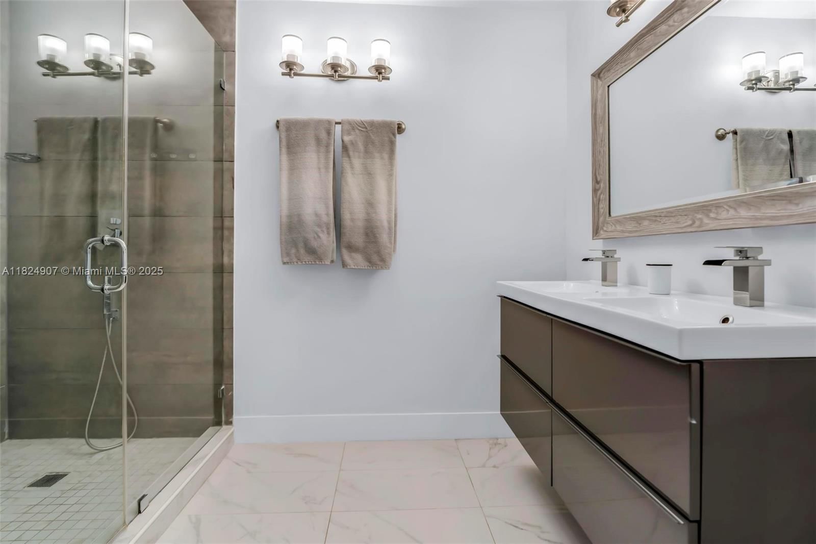 Real estate property located at 15904 Wind Cir, Broward, New River Estates Sec 2, Sunrise, FL