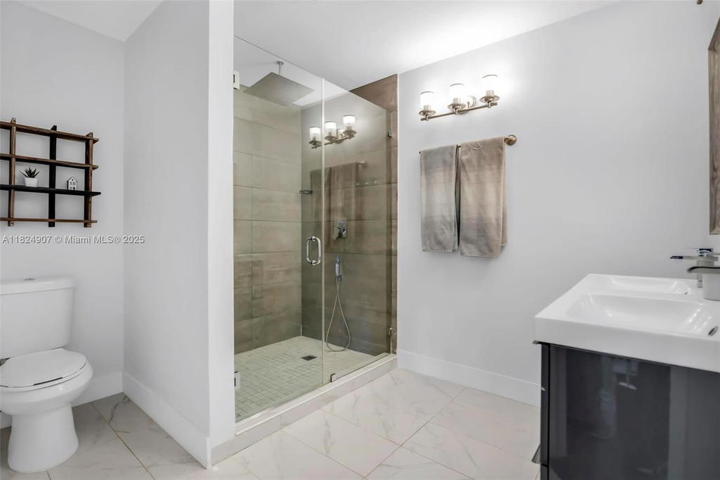Real estate property located at 15904 Wind Cir, Broward, New River Estates Sec 2, Sunrise, FL