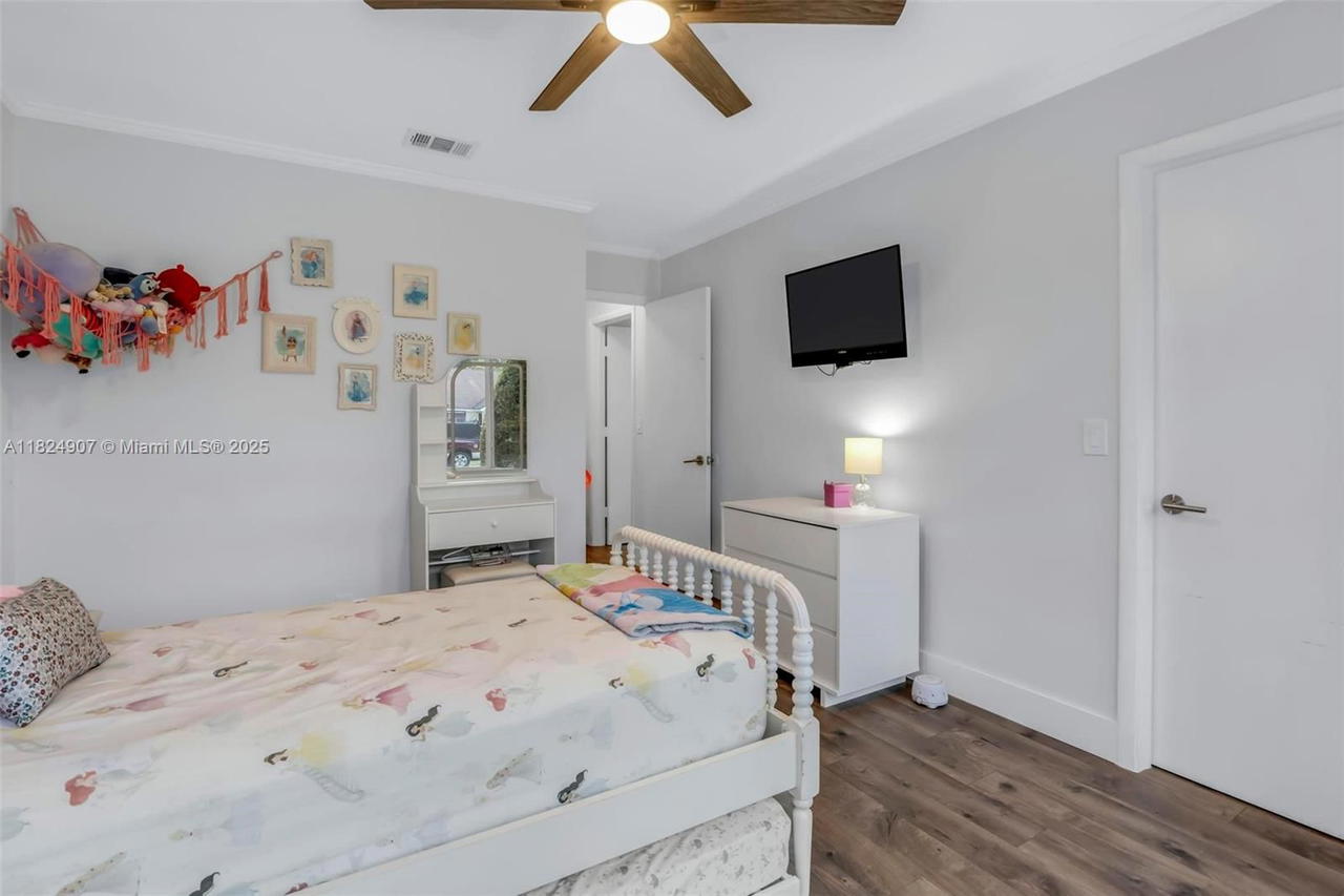 Real estate property located at 15904 Wind Cir, Broward, New River Estates Sec 2, Sunrise, FL