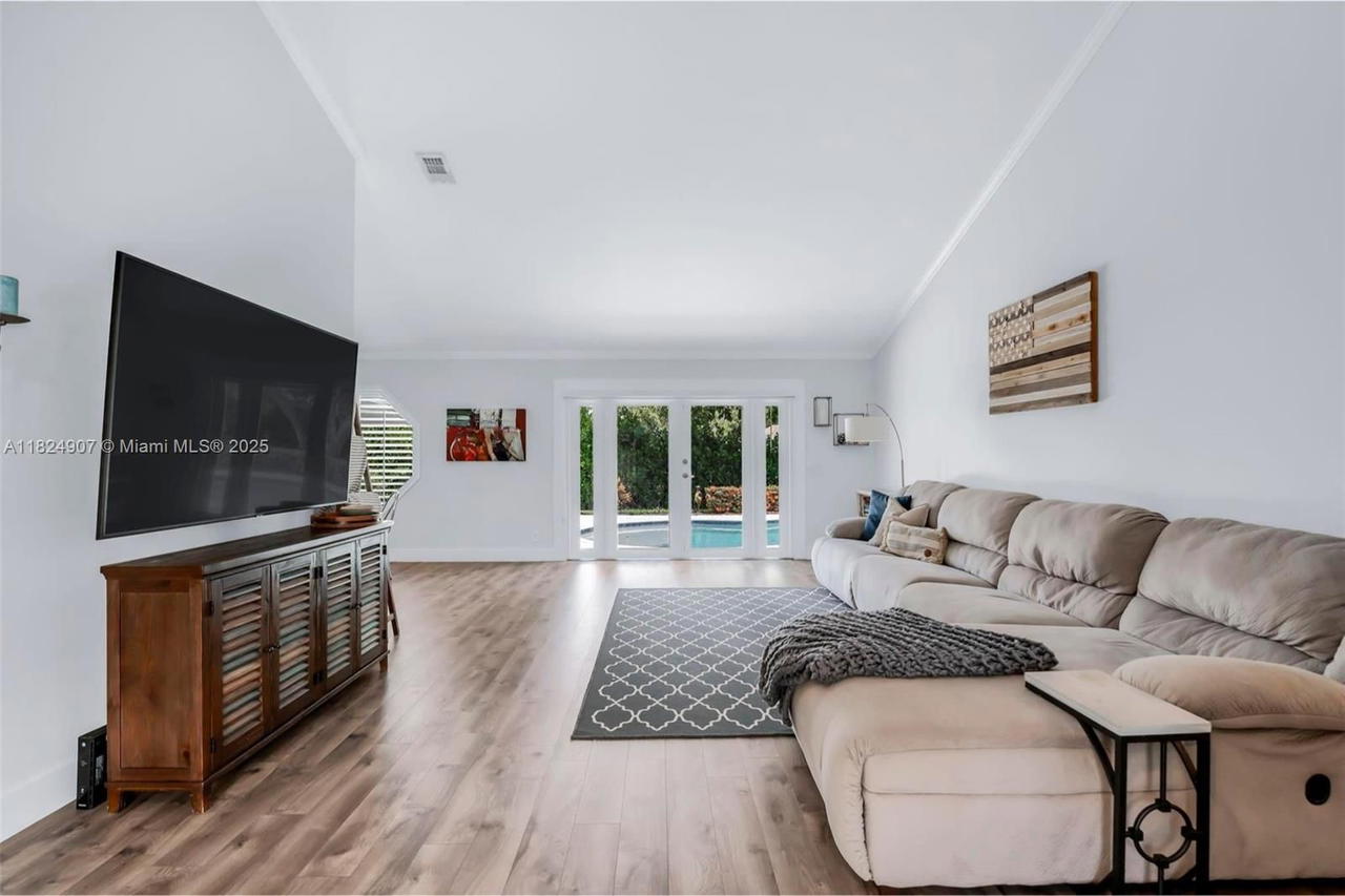 Real estate property located at 15904 Wind Cir, Broward, New River Estates Sec 2, Sunrise, FL