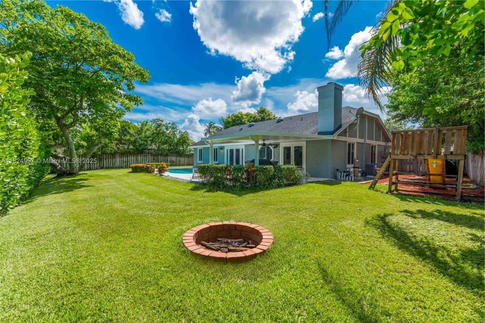 Real estate property located at 15904 Wind Cir, Broward, New River Estates Sec 2, Sunrise, FL