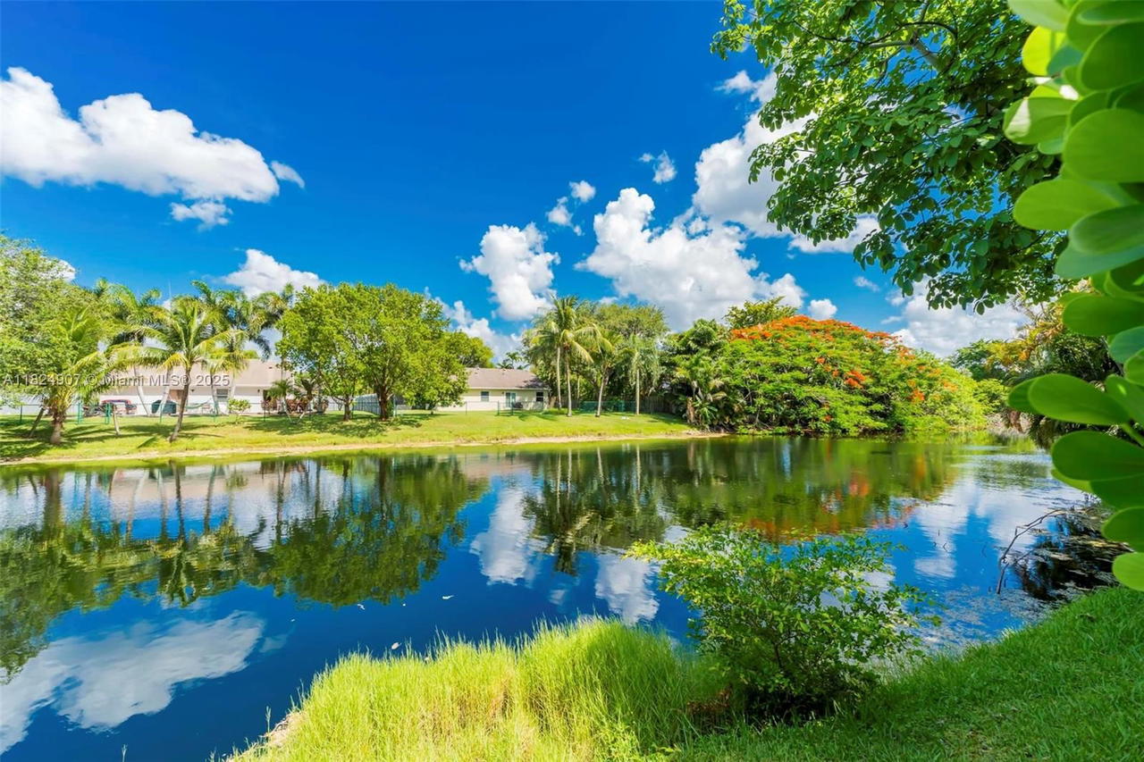 Real estate property located at 15904 Wind Cir, Broward, New River Estates Sec 2, Sunrise, FL