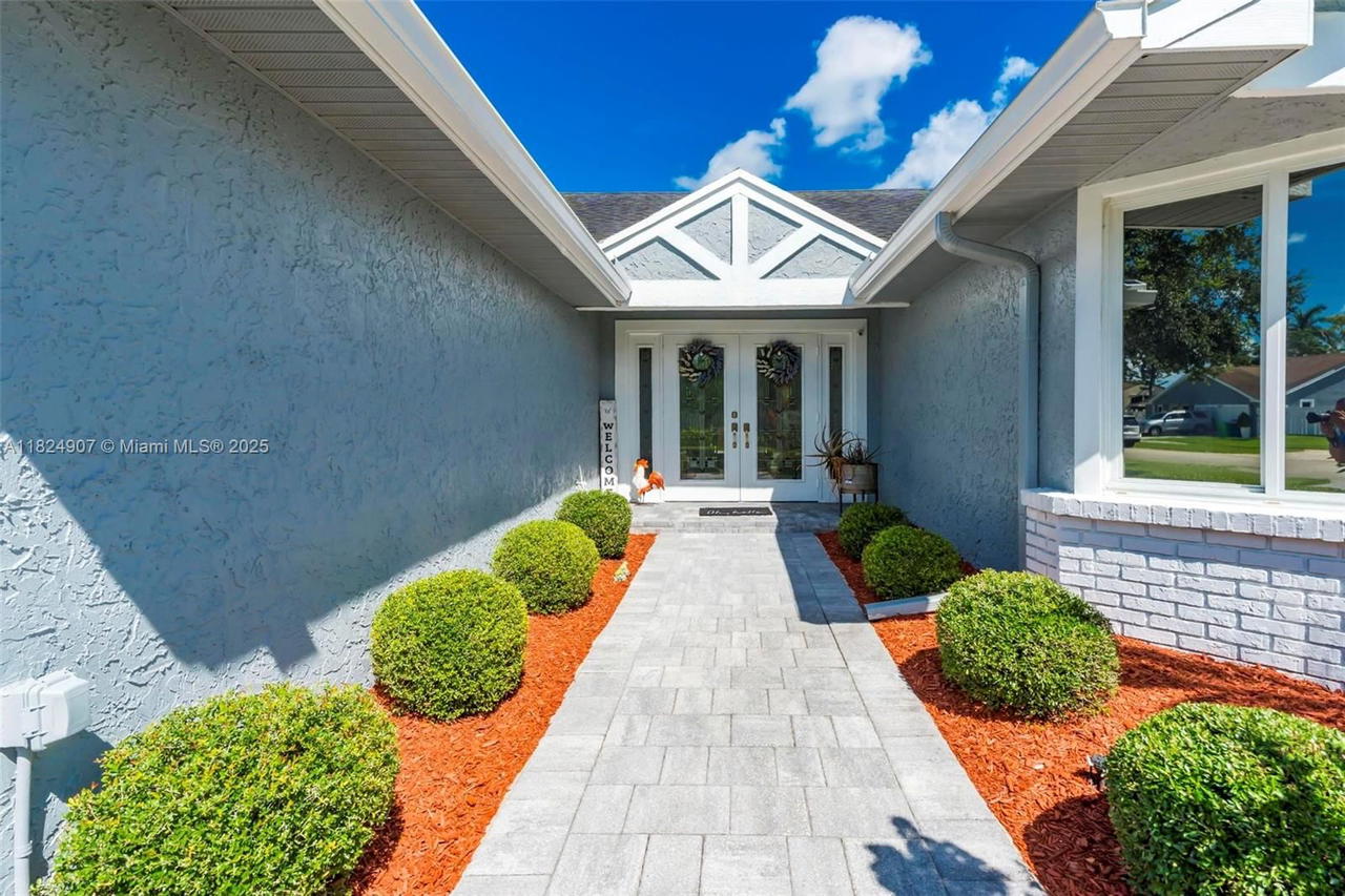 Real estate property located at 15904 Wind Cir, Broward, New River Estates Sec 2, Sunrise, FL