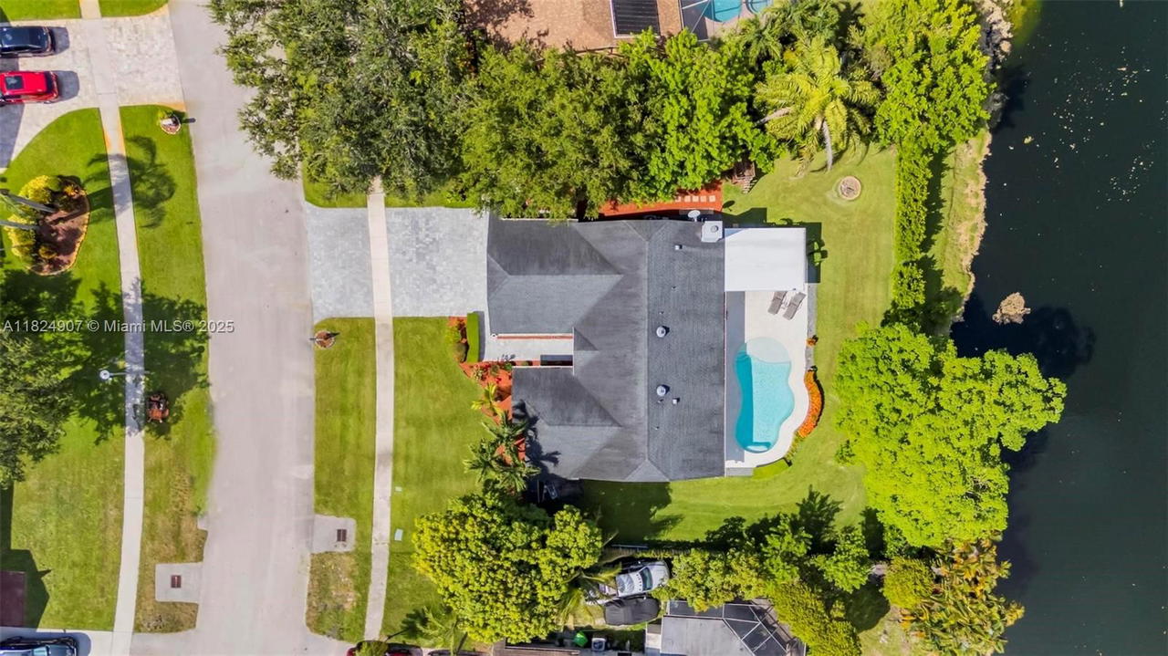 Real estate property located at 15904 Wind Cir, Broward, New River Estates Sec 2, Sunrise, FL