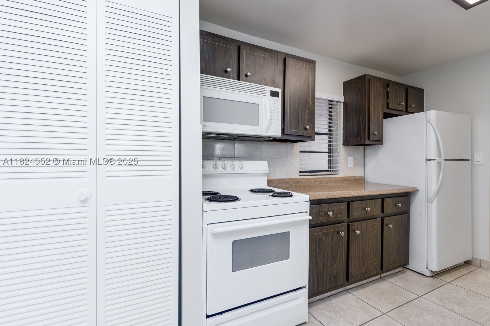 Real estate property located at 3100 Pine Island Rd #301, Broward, Le Chateau Condo, Sunrise, FL