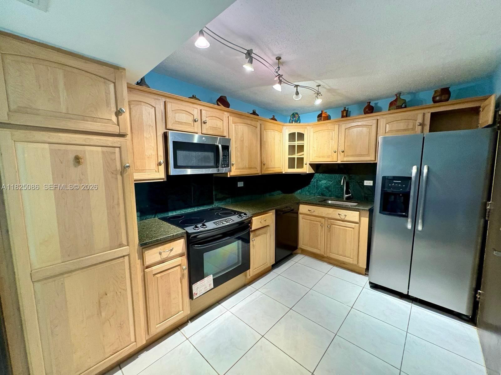 Real estate property located at 6039 Collins Ave #923, Miami-dade, Maison Grande Condo, Miami Beach, FL