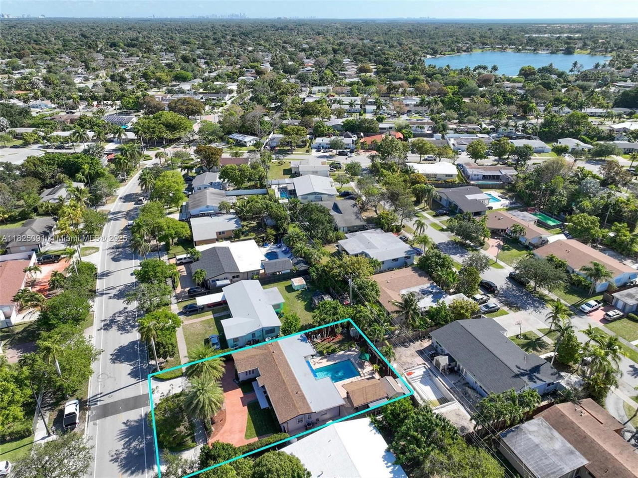 Real estate property located at 9400 Caribbean Blvd, Miami-dade, Pine Tree Manor Sec 1, Cutler Bay, FL