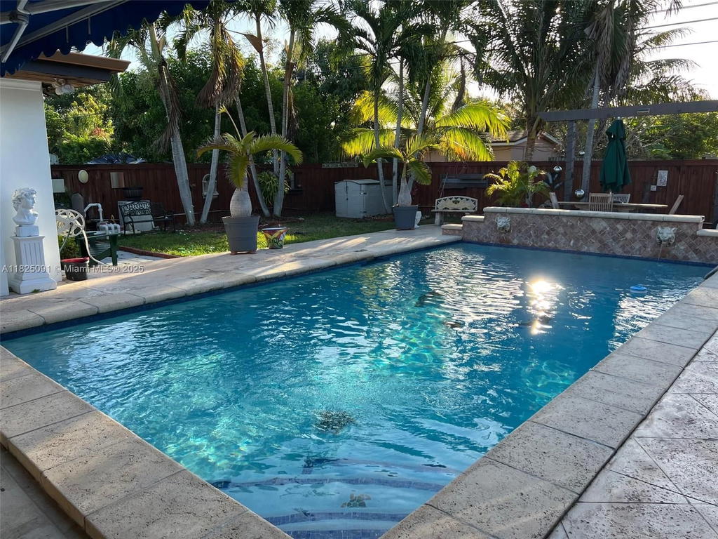 Real estate property located at 9400 Caribbean Blvd, Miami-dade, Pine Tree Manor Sec 1, Cutler Bay, FL
