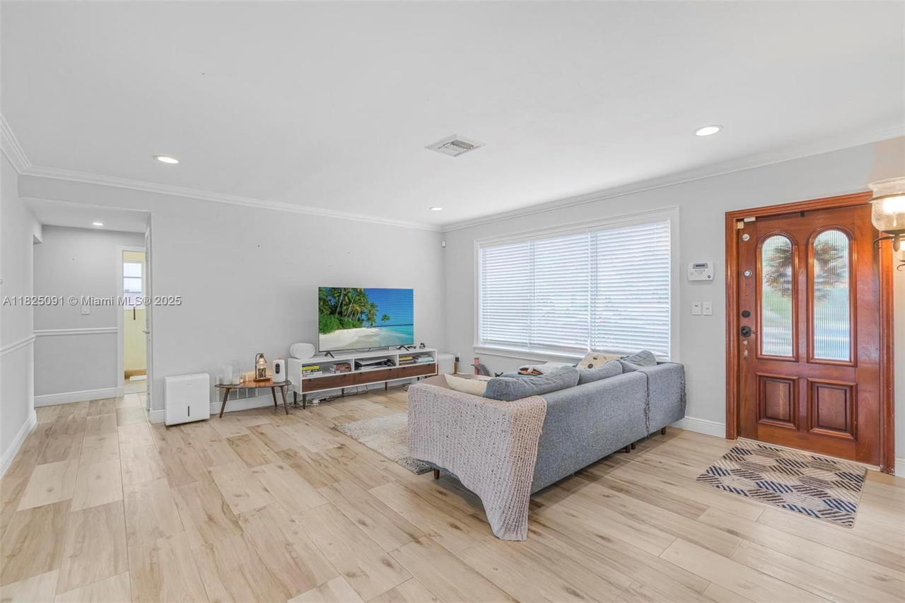 Real estate property located at 9400 Caribbean Blvd, Miami-dade, Pine Tree Manor Sec 1, Cutler Bay, FL