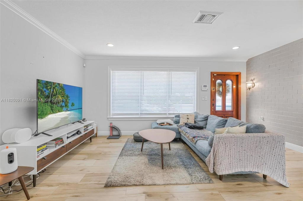 Real estate property located at 9400 Caribbean Blvd, Miami-dade, Pine Tree Manor Sec 1, Cutler Bay, FL