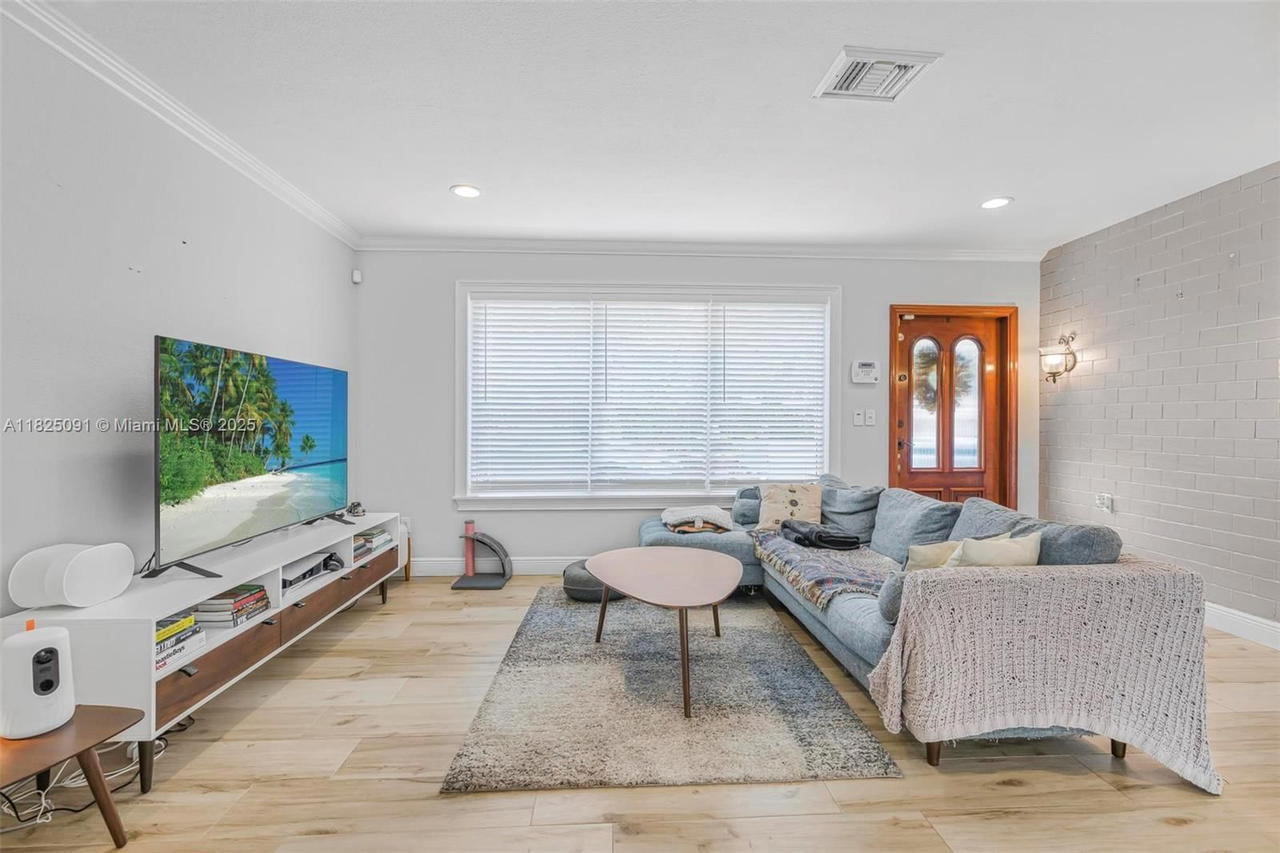 Real estate property located at 9400 Caribbean Blvd, Miami-dade, Pine Tree Manor Sec 1, Cutler Bay, FL