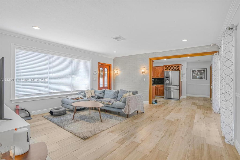 Real estate property located at 9400 Caribbean Blvd, Miami-dade, Pine Tree Manor Sec 1, Cutler Bay, FL