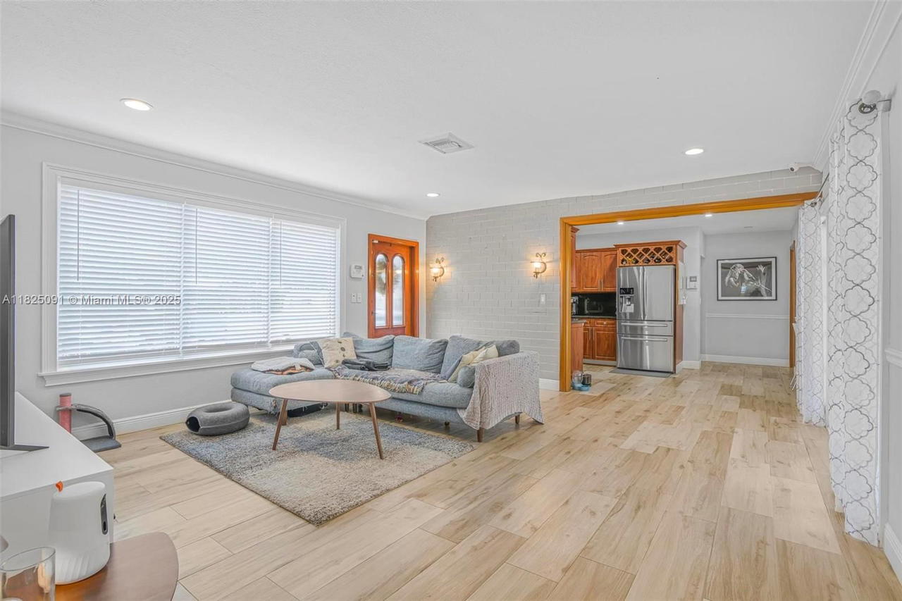 Real estate property located at 9400 Caribbean Blvd, Miami-dade, Pine Tree Manor Sec 1, Cutler Bay, FL