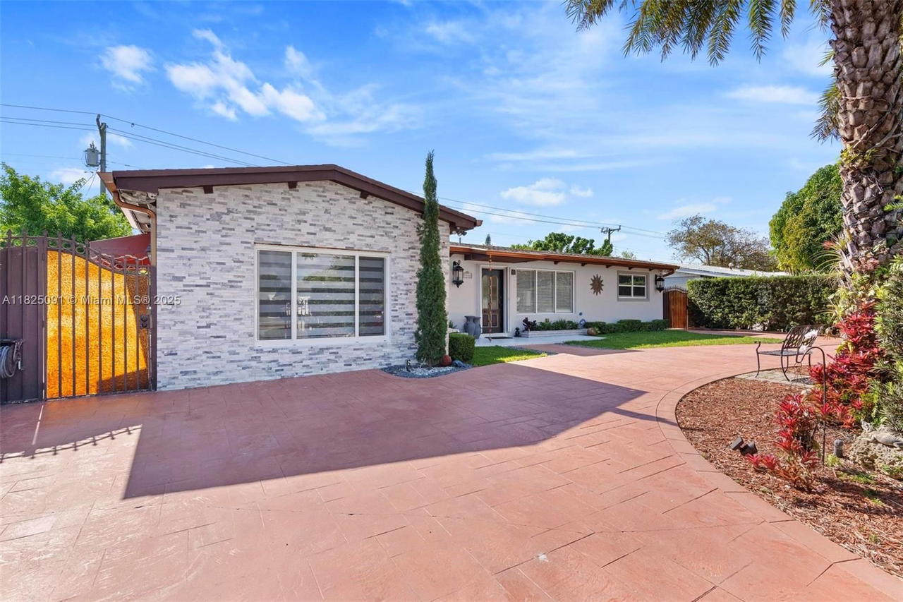 Real estate property located at 9400 Caribbean Blvd, Miami-dade, Pine Tree Manor Sec 1, Cutler Bay, FL