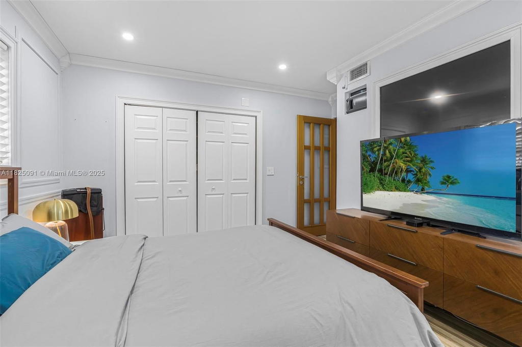 Real estate property located at 9400 Caribbean Blvd, Miami-dade, Pine Tree Manor Sec 1, Cutler Bay, FL