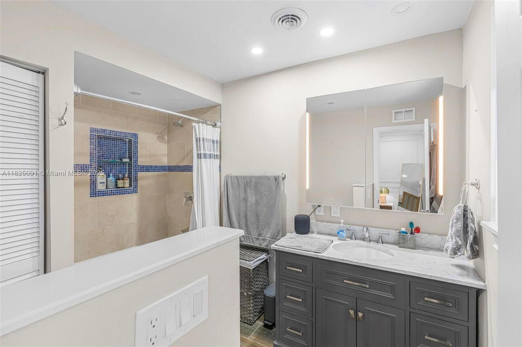 Real estate property located at 9400 Caribbean Blvd, Miami-dade, Pine Tree Manor Sec 1, Cutler Bay, FL