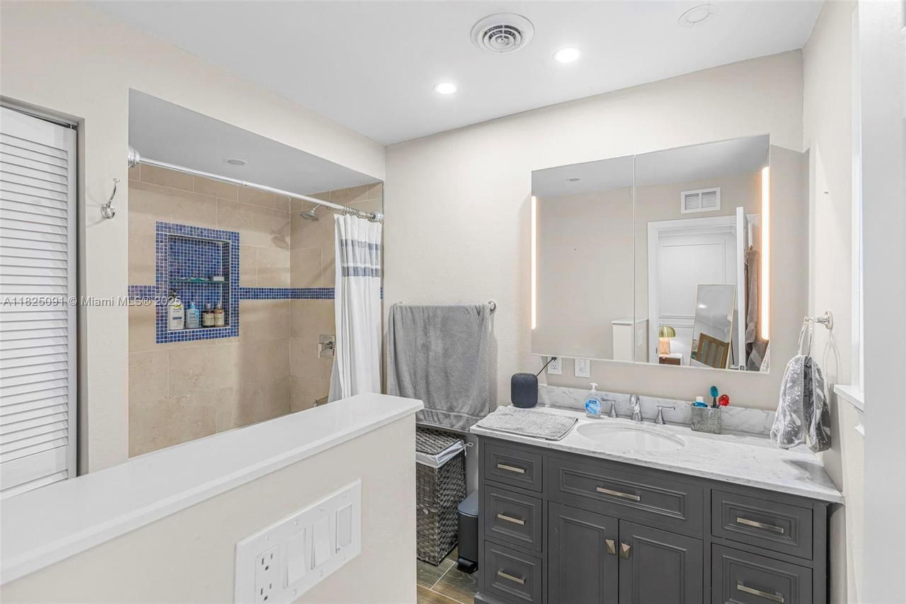 Real estate property located at 9400 Caribbean Blvd, Miami-dade, Pine Tree Manor Sec 1, Cutler Bay, FL