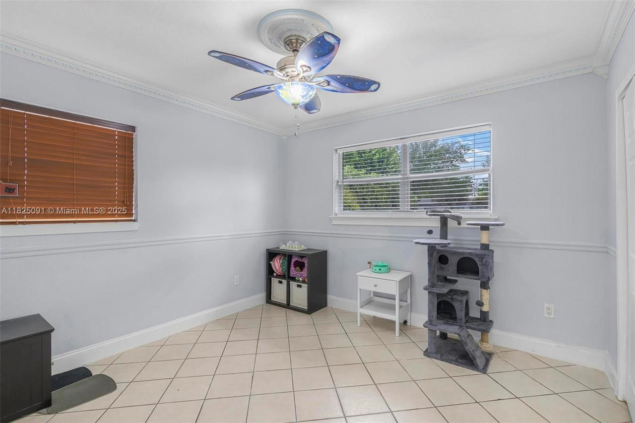 Real estate property located at 9400 Caribbean Blvd, Miami-dade, Pine Tree Manor Sec 1, Cutler Bay, FL