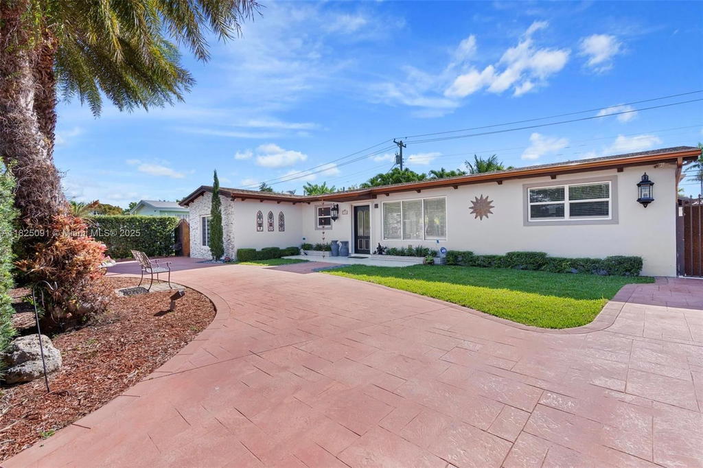 Real estate property located at 9400 Caribbean Blvd, Miami-dade, Pine Tree Manor Sec 1, Cutler Bay, FL